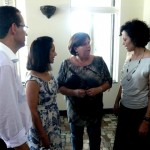 A esquerda de Tieza Lu Alckmin e o prefeito de Guararapes Edenílson de Almeida; a direita a secretária do Fundo Social de Solidariedade Nilda de Almeida