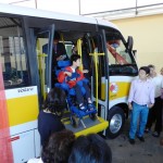 Crianças estreiam o micro-ônibus