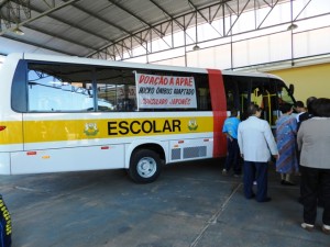 Micro-ônibus doado pelo Consulado
