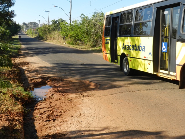 Tieza faz requerimento da falta de calçada na única rua que liga o Villela e São Rafael