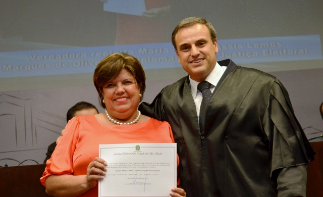 Tieza recebe diploma