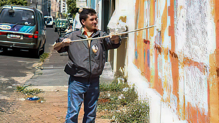Projeto proíbe a pintura de propaganda eleitoral em muros e o descarte de materiais impressos nas ruas