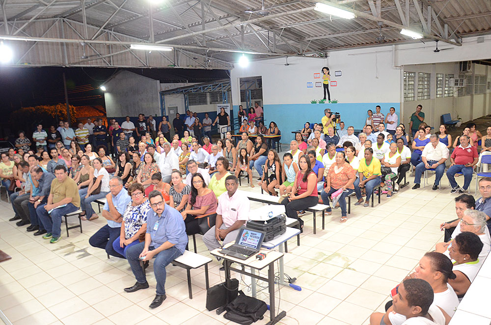 Tieza participa de plenária no bairro Antônio Villela