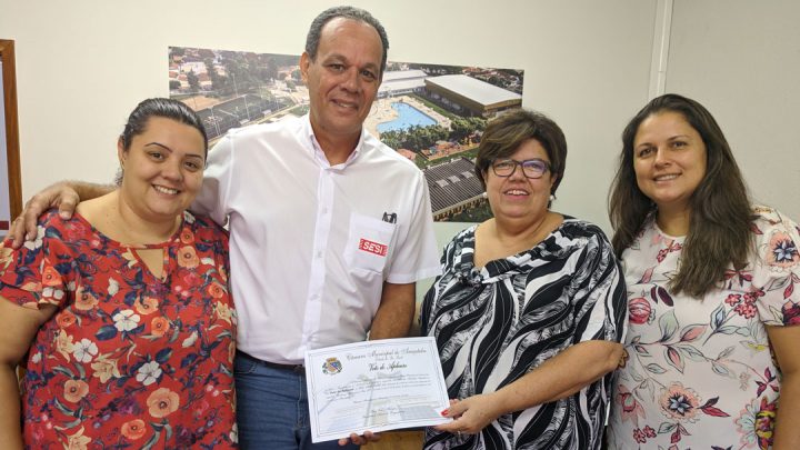 Tieza entrega voto de aplauso a diretor do Sesi Araçatuba por parceria de sucesso