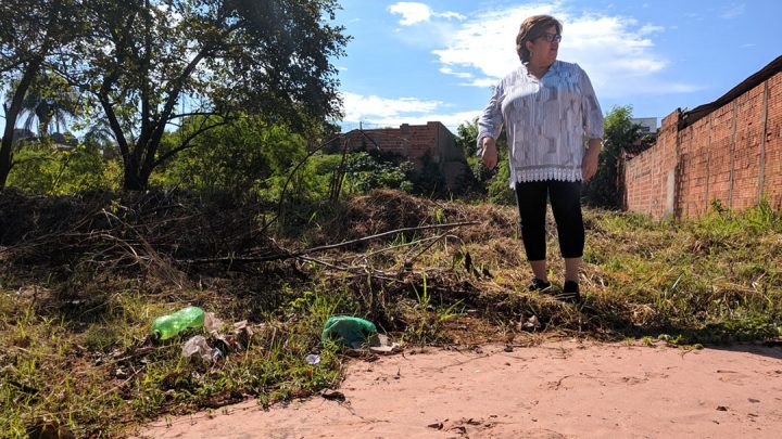 Problemas no Umuarama: trecho de rua abandonado e boca de lobo com tampa quebrada