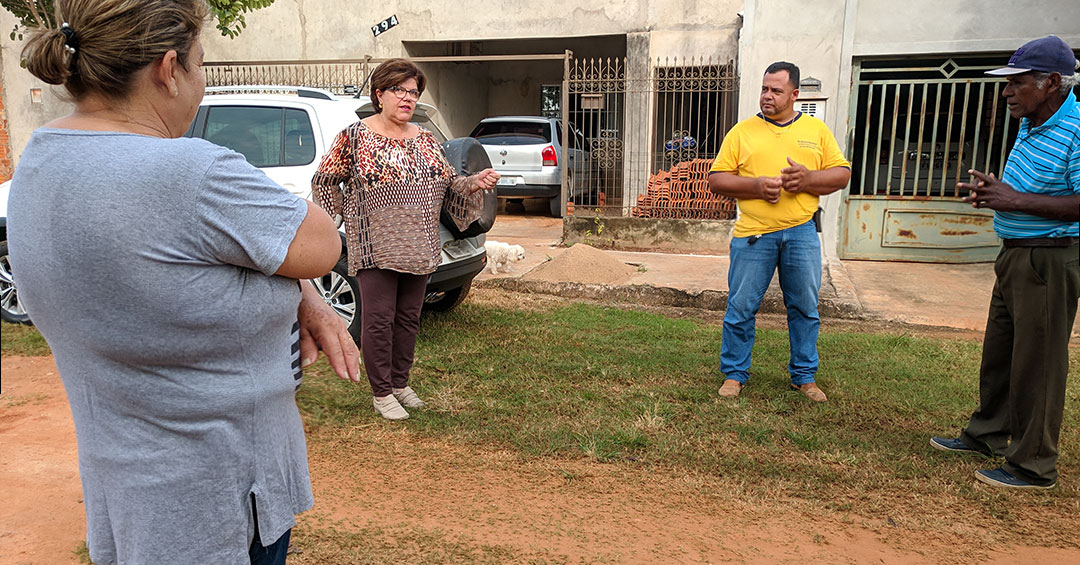Vazamento de esgoto: Tieza volta ao Jardim Moreira para dar retorno aos moradores