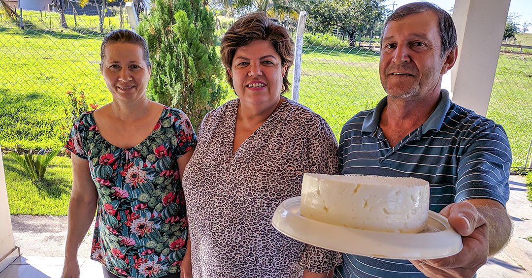 Tieza visita 1ª fábrica de laticínios de Araçatuba a receber selo de inspeção municipal