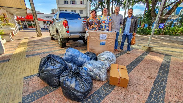 Câmara Solidária: Casal arrecada 60 kg de cartelas vazias em Valparaíso