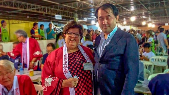 Tieza participa do 53° Bon Odori de Araçatuba ao lado do cônsul-geral do Japão no Brasil