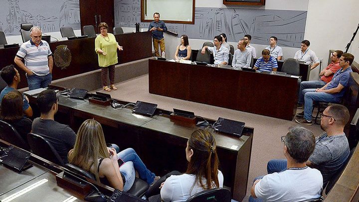 Capacitação na Câmara de Araçatuba aborda atendimento aos usuários do serviço público