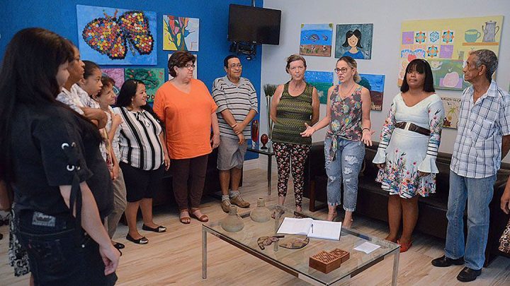Pacientes de oficina terapêutica expõem trabalhos na Presidência da Câmara de Araçatuba