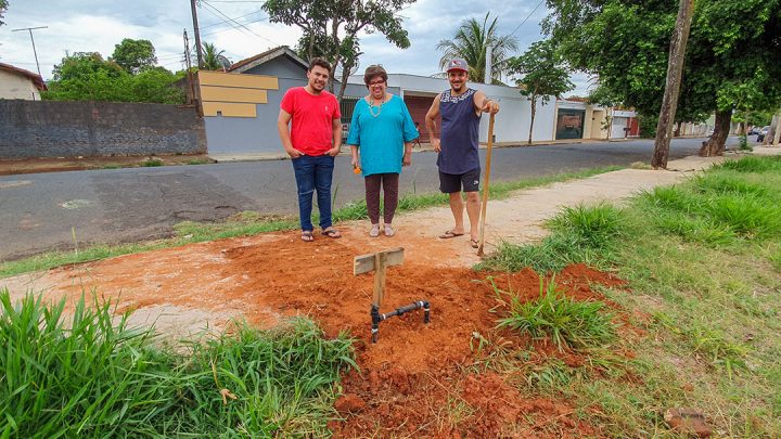 Samar instala ponto de água em área comunitária de esporte no Jardim TV