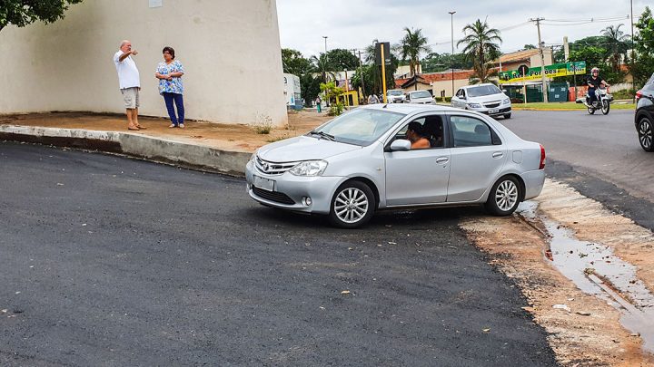 Sosp corrige desnível que fazia veículos ficarem em três rodas na Vila Mendonça